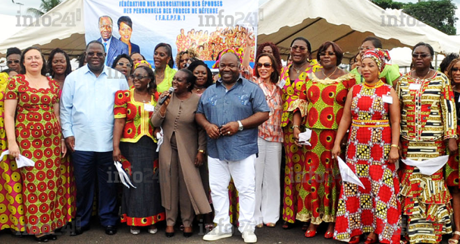 Ali Bongo célèbre en avance la fête des mères avec les épouses de militaires gabonais