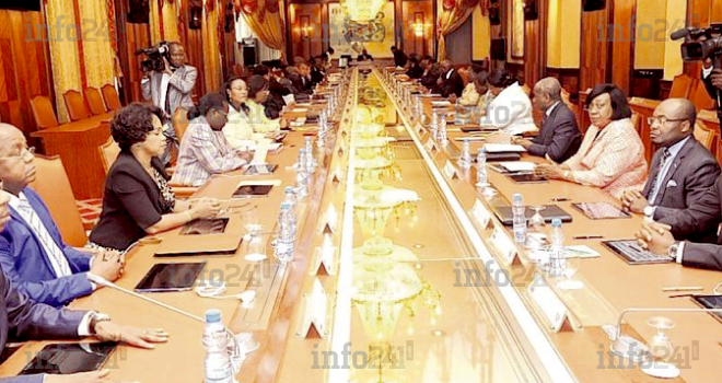 Le Conseil des ministres du Gabon tire (aussi) sur les opposants d’Ali Bongo