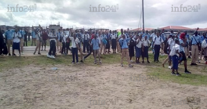 Les élèves de Port-Gentil dans la rue pour réclamer le retour des enseignants en grève
