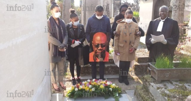 Les proches de Manu Dibango se recueillent sur sa tombe