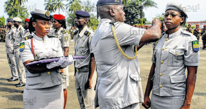 12 officiers de l’armée de terre gabonaise reçoivent de nouveaux galons