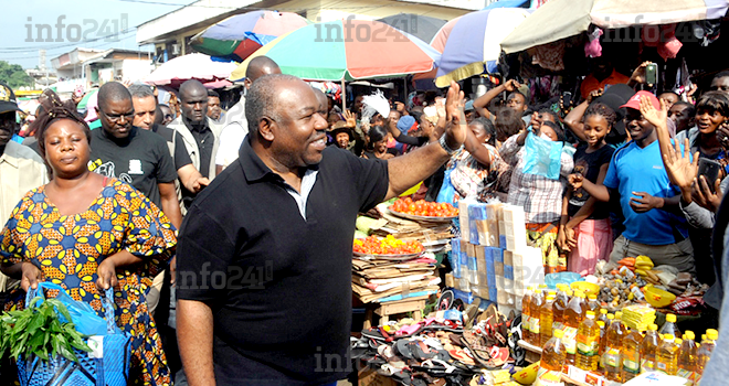Ali Bongo prend langue avec les commerçants du marché de Mont-Bouët