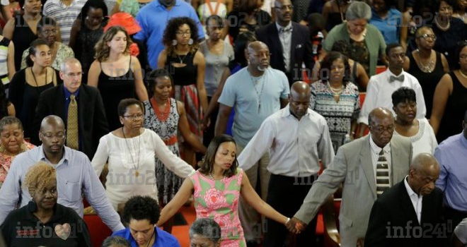 Charleston rend hommage aux victimes de la tuerie raciste de mercredi