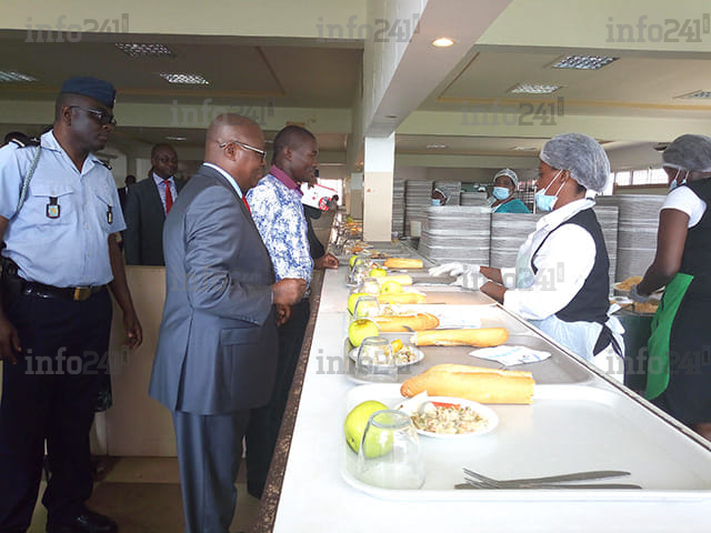 Un ministre gabonais inaugure la réouverture d’un restaurant universitaire
