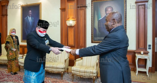 Ali Bongo reçoit les nouveaux ambassadeurs de Russie, de Zambie et d’Indonésie 