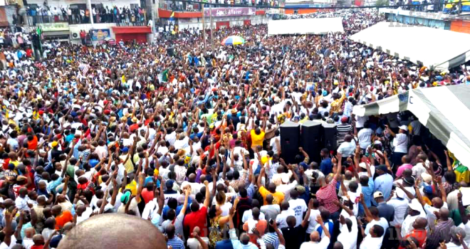 Libreville noire de monde pour le meeting géant de la « libération » du Gabon !