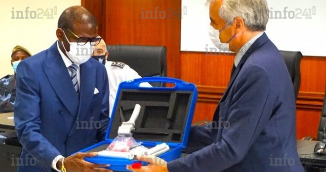 La France fait un important don d’équipements à la police scientifique gabonaise