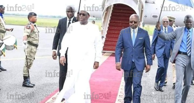 Le président sénégalais accueilli au Gabon par... le ministre des Sports !
