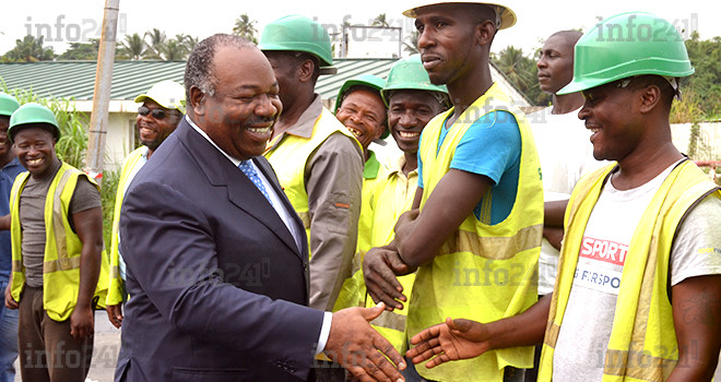 Le président gabonais Ali Bongo visite deux chantiers de voiries urbaines de Libreville