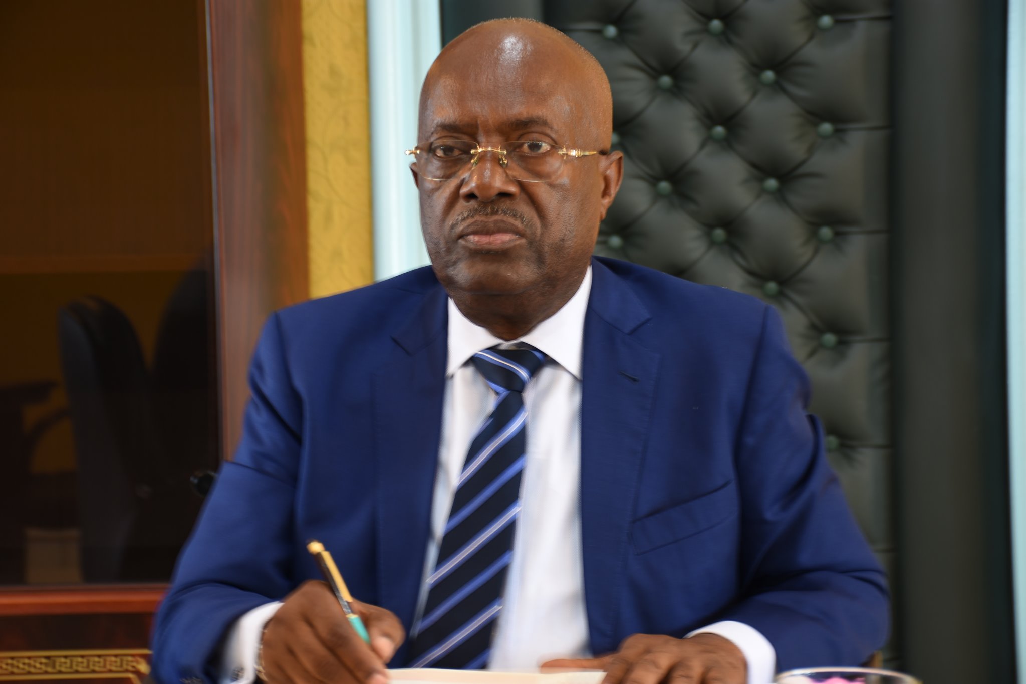 Ali Bongo ressuscite le médiateur de la République et nomme un de ses fidèles
