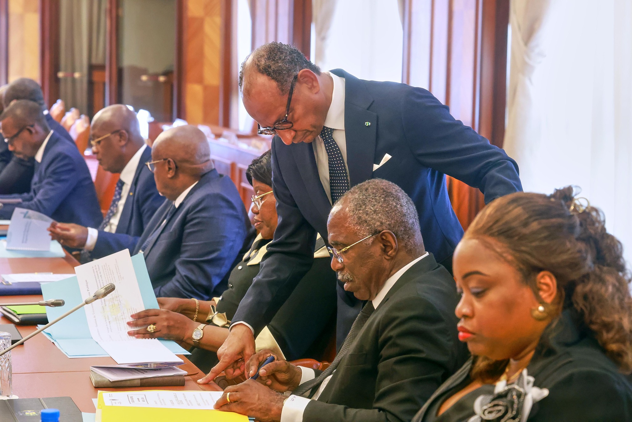 Palais présidentiel : Guy Rossatanga débarqué, Murielle Minkoué propulsée secrétaire générale !