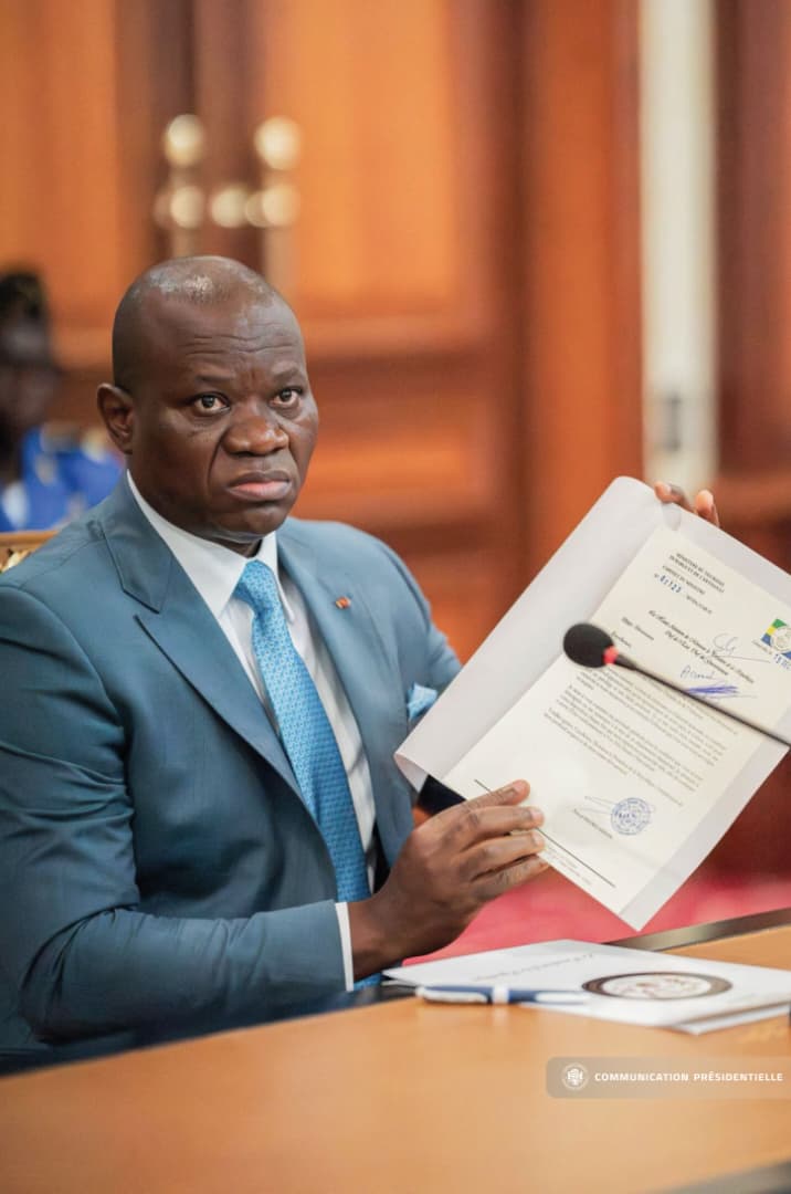 Gabon : Déjà réduit à 13, le gouvernement perd 2 ministres démissionnaires envoyés au Sénat