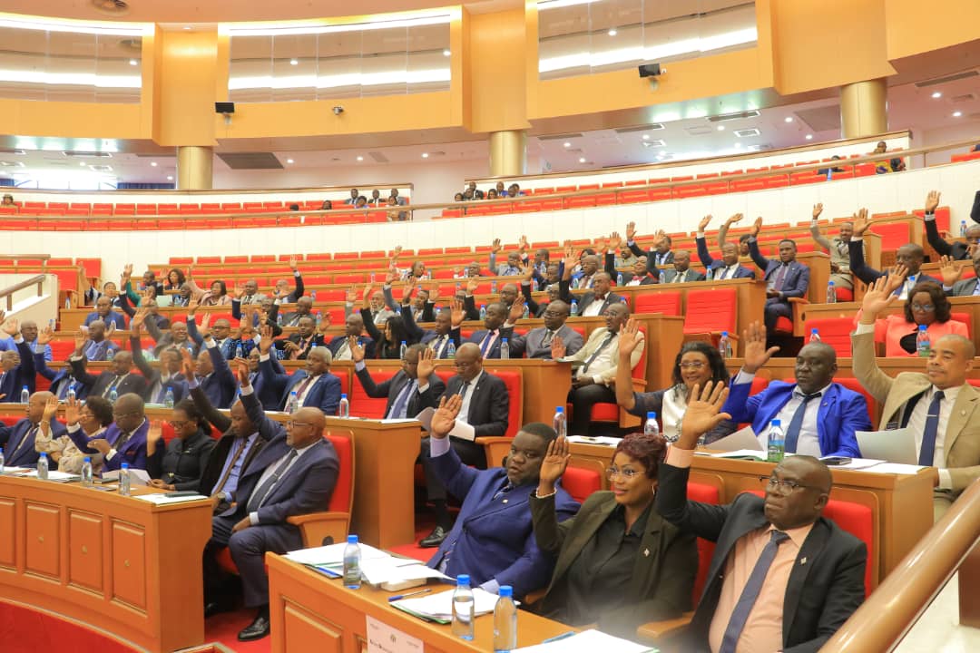 Gabon : Malgré la controverse, les députés adoptent à l'unanimité la taxe d'habitation d'Oyima