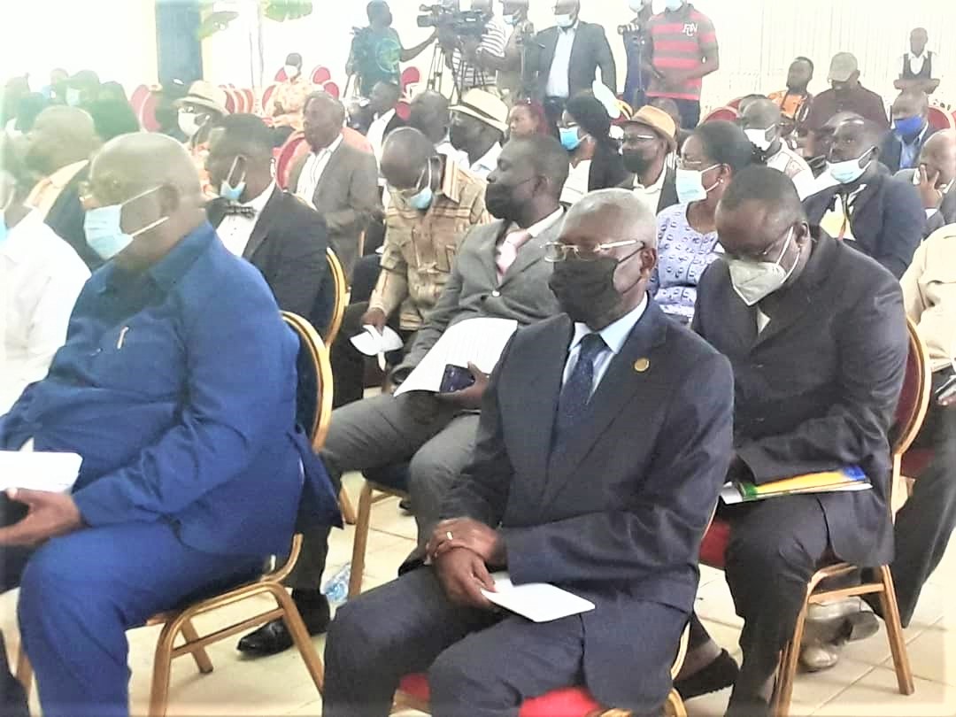 Edmond Okemvele signe deux ouvrages pour moderniser le Gabon et ses institutions