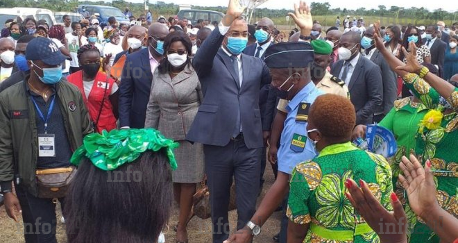 Oyem : le ministre de la Santé accueilli en rock star au mépris de la pandémie de coronavirus