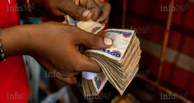 Nigeria : le pays dévalue sa monnaie nationale pour attirer des investisseurs étrangers
