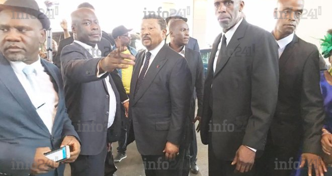 Jean Ping accueilli en « chef d’Etat » pour son arrivée triomphale en France 