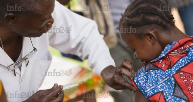Covid-19&nbsp;: L’UA annonce l’envoi mensuel de 400 millions de doses de vaccin aux Etats