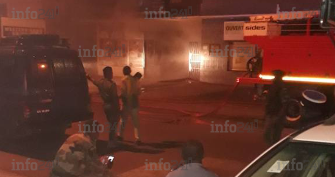 En redressement, des locaux de la Poste gabonaise sous les flammes à Libreville