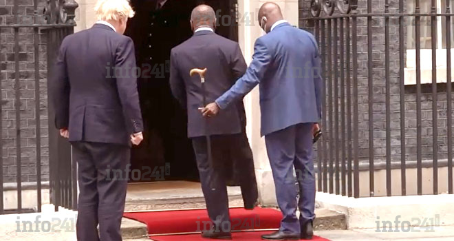 Ali Bongo tout boitillant et sans grande forme, rencontre Boris Johnson à Londres