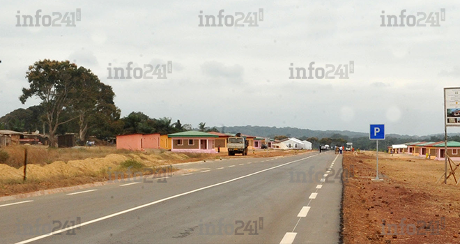 Ali Bongo inaugure une route à 619 millions le kilomètre dans la Nyanga