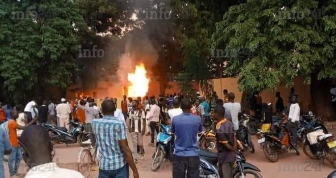 Burkina Faso : Une partie de l’ambassade de France incendiée par des manifestants