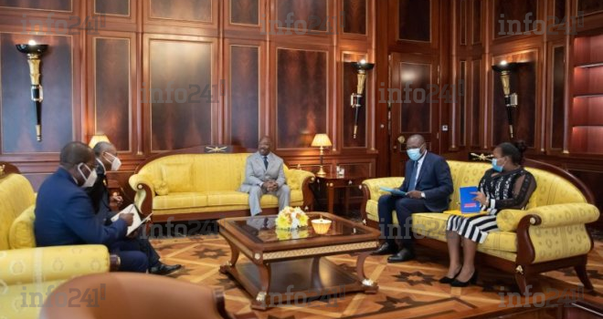 Reprise des cours : Ali Bongo échange avec son ministre de l’Education