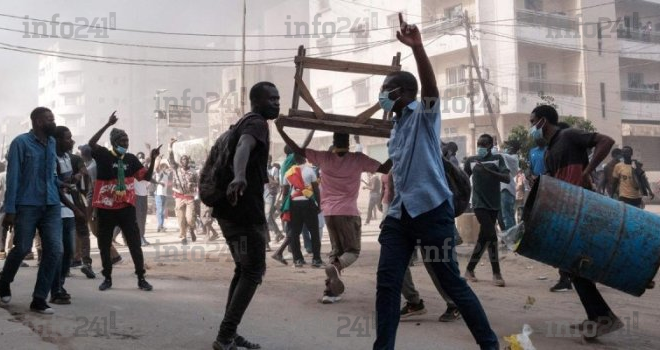 Sénégal : Un étudiant tué lors de la répression de manifestations contre le report de la présidentielle