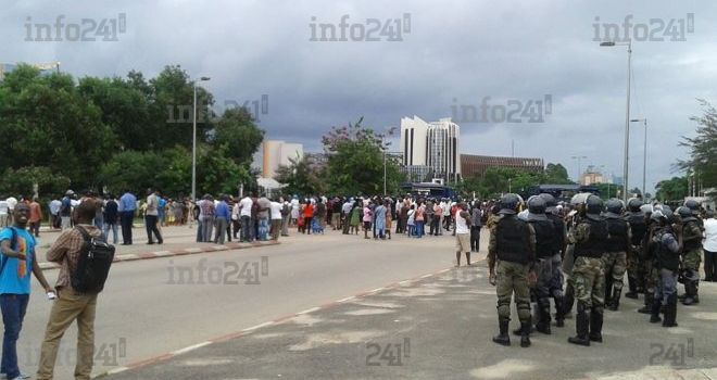 Des manifestants envahissent l’Assemblée nationale pour rappeler le gouvernement gabonais à ses engagements
