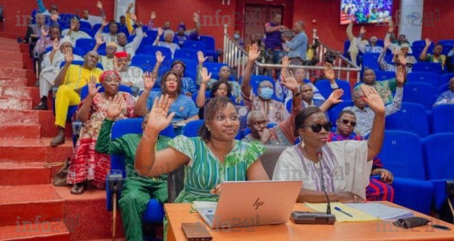  Burkina Faso&nbsp;: Le Parlement vote la dissolution de tous les partis politiques