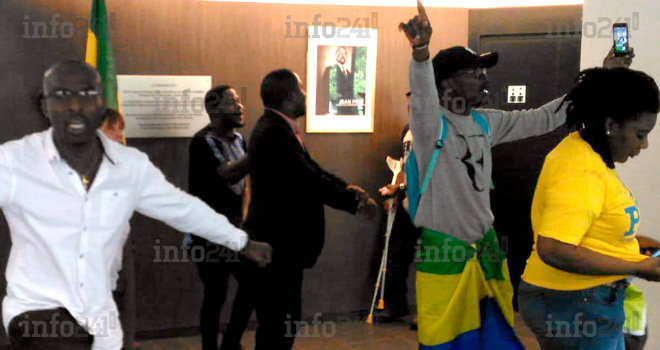 Des résistants gabonais s’introduisent dans leur ambassade à Paris pour « destituer » Ali Bongo