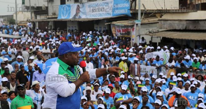 Le candidat Ali Bongo prêche sa bonne parole au carrefour Saint Michel à Nkembo