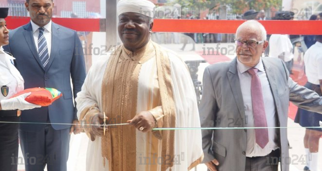 Le président gabonais Ali Bongo inaugure un nouveau supermarché à Libreville