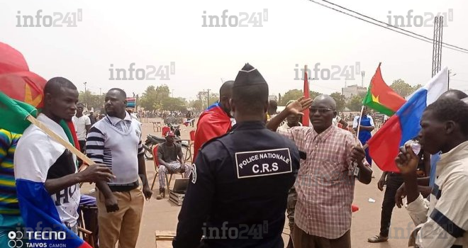 Burkina Faso : Des manifestants demandent « l’annulation des accords coloniaux en matière de défense »