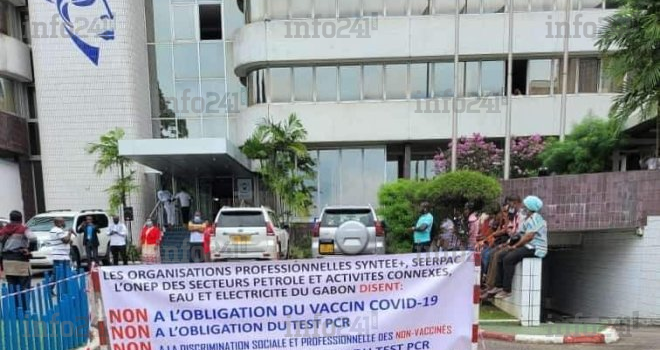 Les agents de la SEEG sur leur piquet de grève à Libreville
