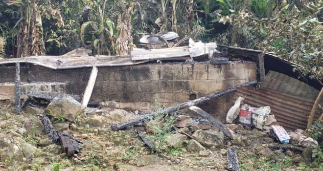Un gabonais accuse sa mère de blocages mystiques avant d’incendier sa maison… lui à l’intérieur !