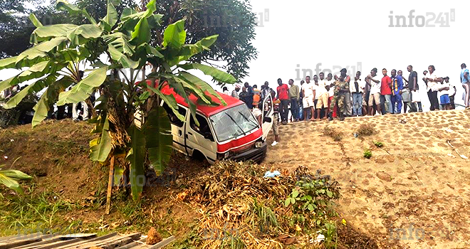Spectaculaire chute d’un taxi-bus dans un ravin à Libreville