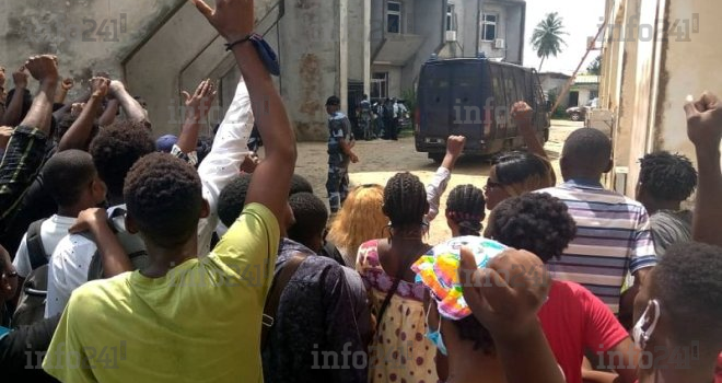 Des étudiants gabonais en colère assiègent les locaux de l’ANBG à Libreville