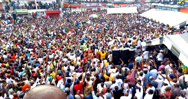 Libreville noire de monde pour le meeting géant de la « libération » du Gabon !