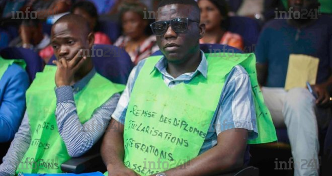 La ministre gabonaise de la Fonction publique prend langue avec les grévistes