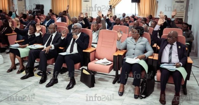 Gabon&nbsp;: Le Sénat dégraisse de 875 milliards le budget 2026 porté par Henri-Claude Oyima