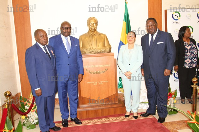 La Fondation Omar Bongo offre un buste du père d’Ali Bongo aux sénateurs gabonais