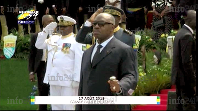 Défilé du 17-Août : l’arrivée d’Ali Bongo à la tribune officielle masquée à la télévision