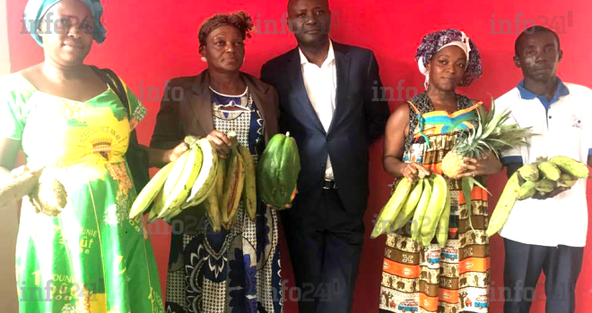 En grève de la faim, Ben Moubamba reçoit à manger des populations d’Okolassi