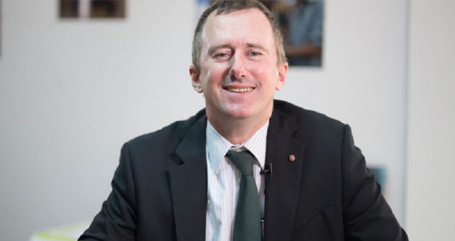 Locales 2023&nbsp;: Le ministre Lee White va briguer un siège d’élu départemental dans la Lopé