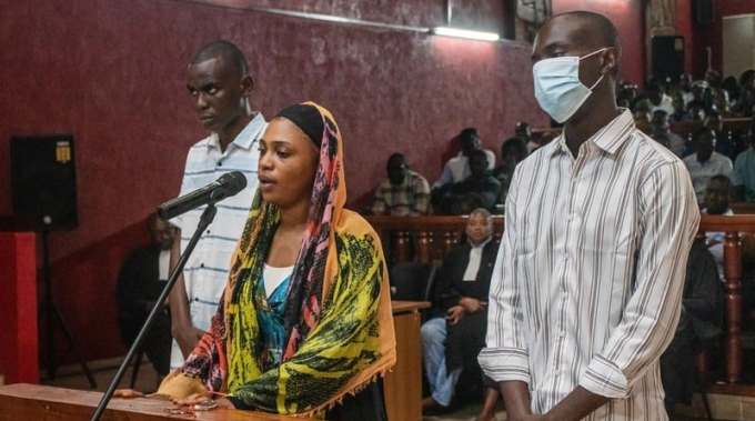 Meurtre aux 54 coups de couteau&nbsp;: La petite amie de la victime et ses complices écopent la perpétuité