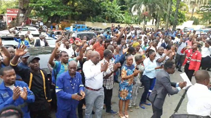 Les agents de la SEEG exigent le départ sans délai du nouveau DG Ousmane Cissé