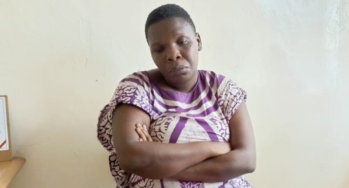 Une gabonaise de 26 ans cambriole, tue une vieille dame et tente d’arnaquer ses proches