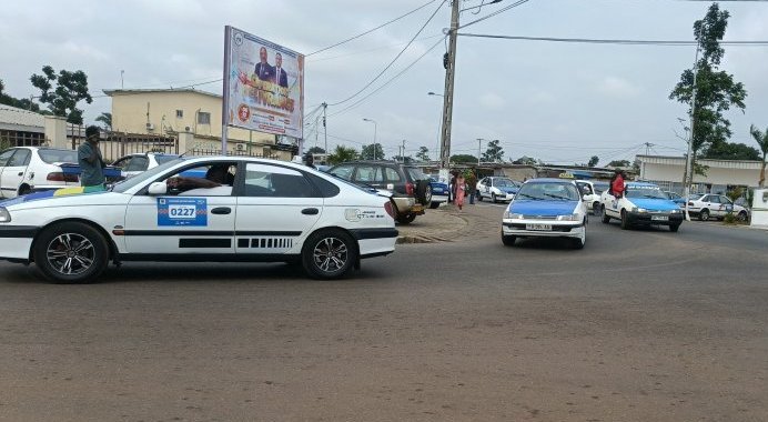 Port-Gentil paralysée&nbsp;: les taximen en grève contre le racket policier et les blouses imposées