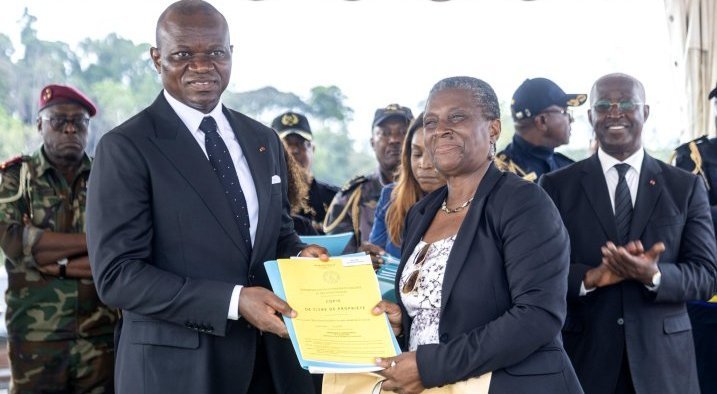 Igoumié&nbsp;: 300 nouveaux propriétaires gabonais reçoivent leur titre foncier